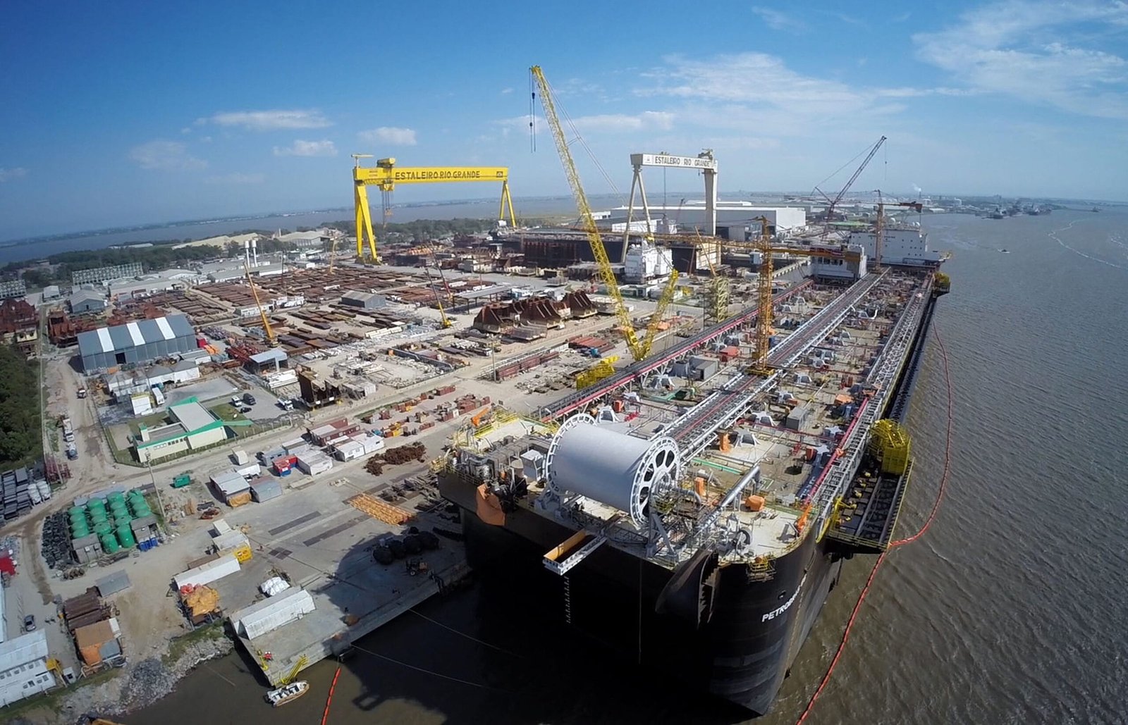 Subsidiária da Petrobras no Paraná divulga concurso público com 126 vagas; veja como participar